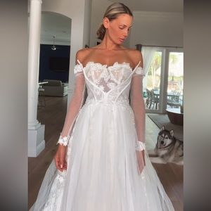 Brand new, Ivory wedding gown for sale by owner.